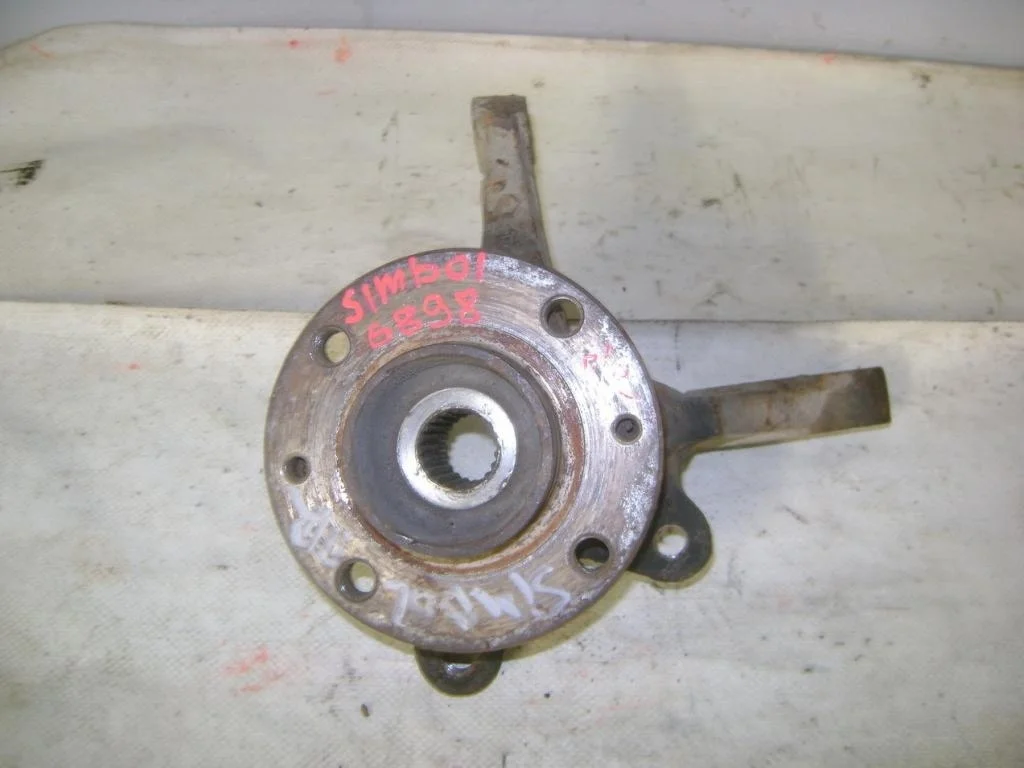 Кулак поворотный передний правый Renault Symbol 1 2000