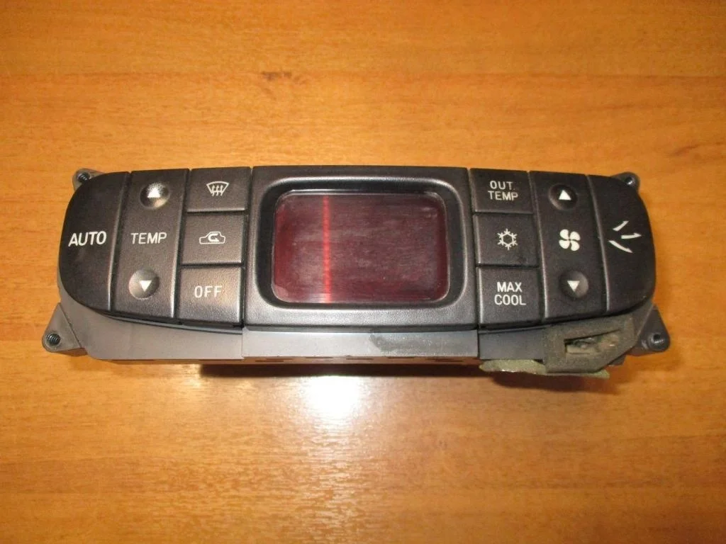 Блок управления климатической установкой Mitsubishi Carisma DA