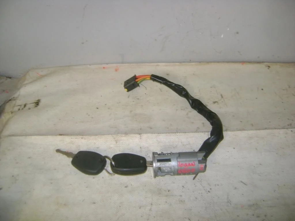 Замок зажигания Renault Logan 1 L90