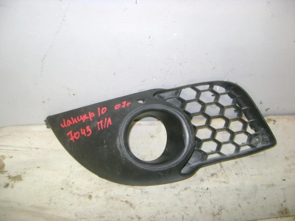 Решетка в бампер левая Mitsubishi Lancer 10 CY