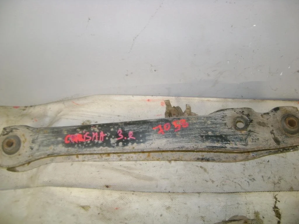 Рычаг задний поперечный правый Mitsubishi Carisma DA