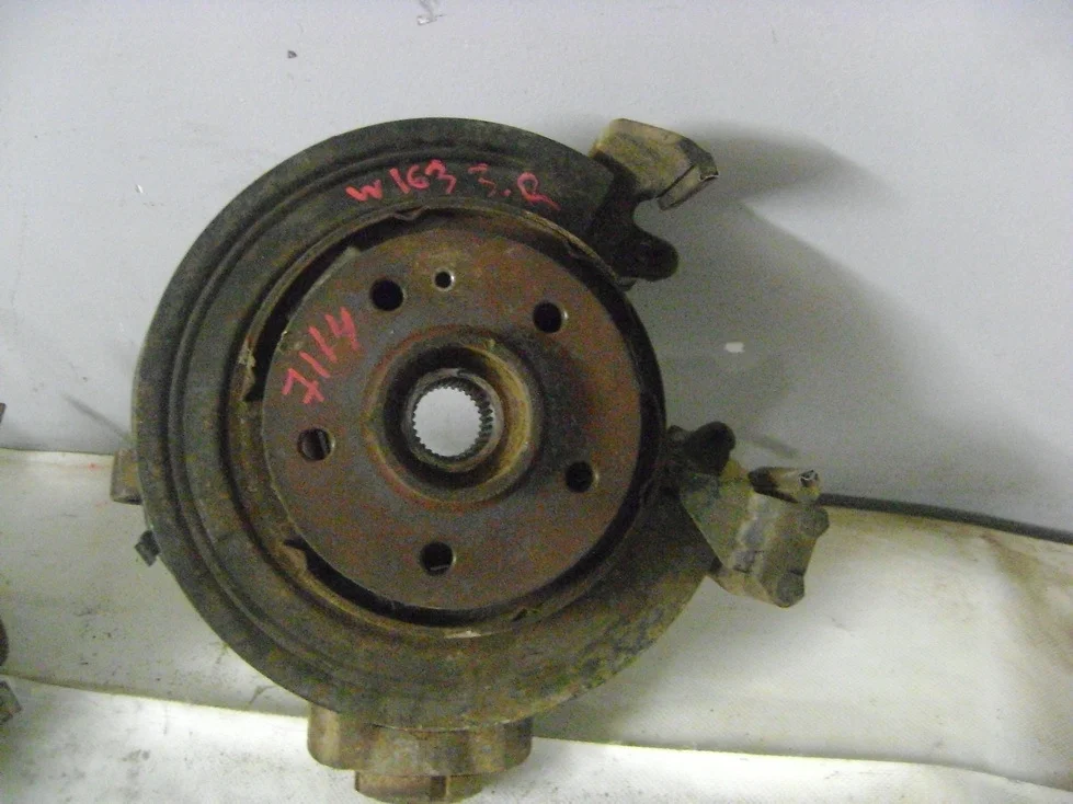 Кулак поворотный задний правый Mercedes-Benz ML-Class W163