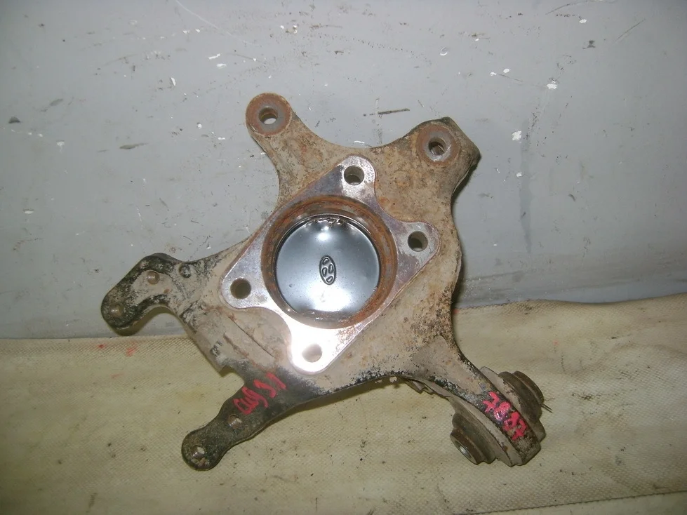 Кулак поворотный задний правый Kia Ceed 1