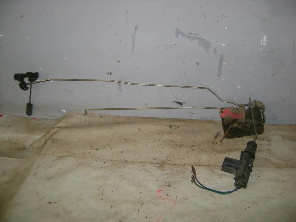 Замок двери задней левой Renault Symbol 1 2000