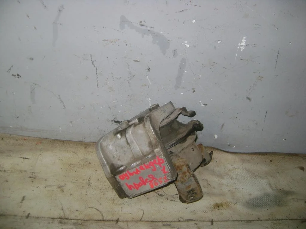 Опора двигателя правая Mitsubishi Outlander 1 CU