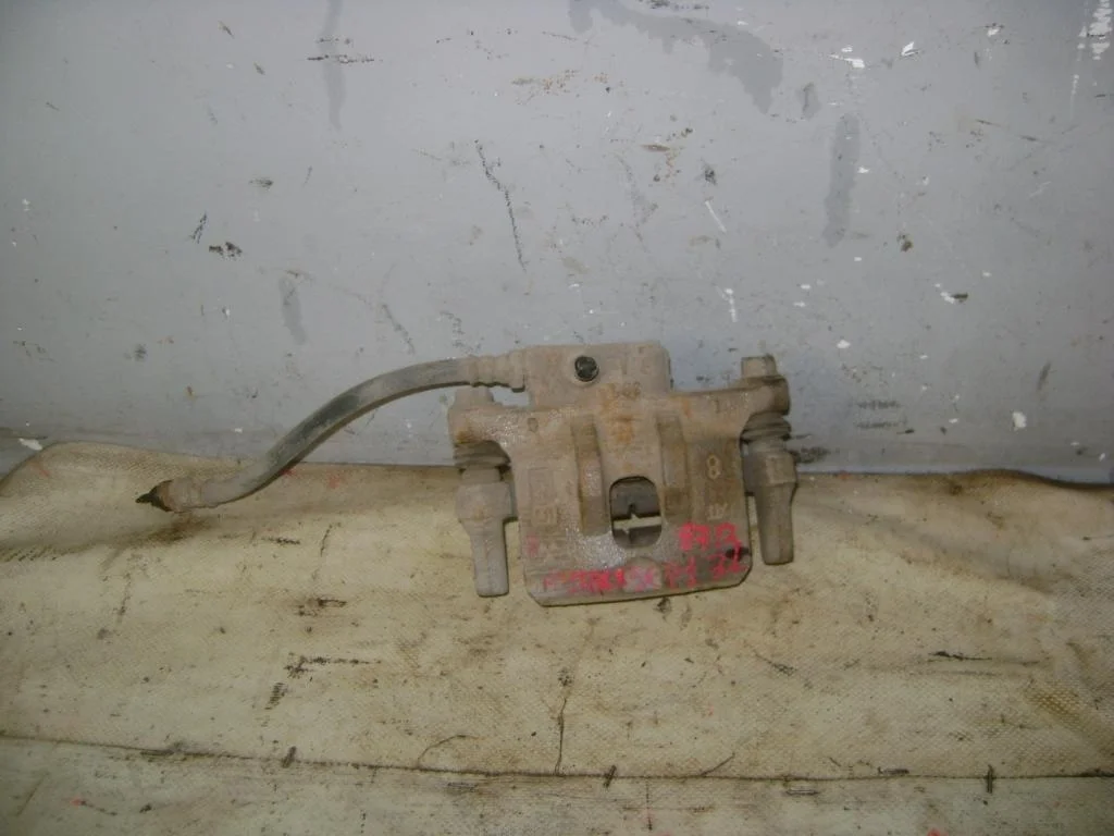 Суппорт задний левый Mitsubishi Outlander 1 CU