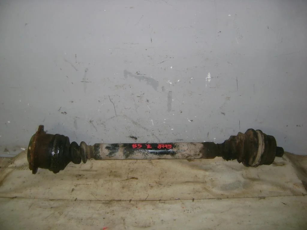 Полуось передняя левая Volkswagen Passat B5