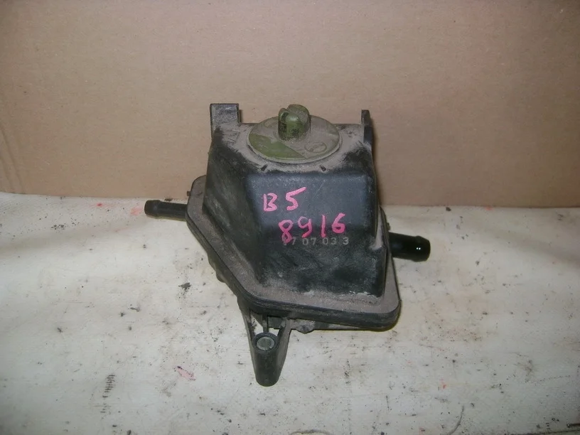 Бачок гидроусилителя Volkswagen Passat B5