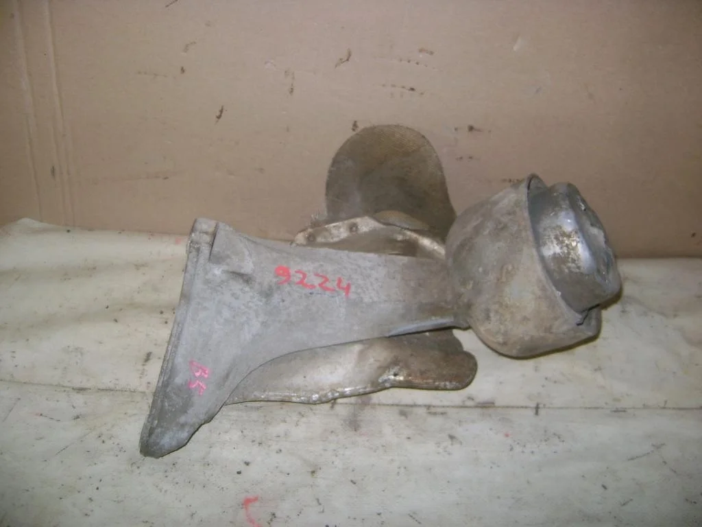 Кронштейн двигателя левый Volkswagen Passat B5