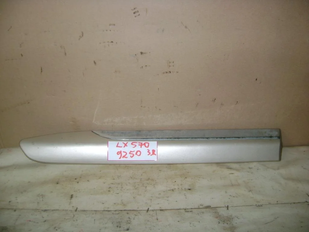 Накладка двери задней правой Lexus LX570 J200