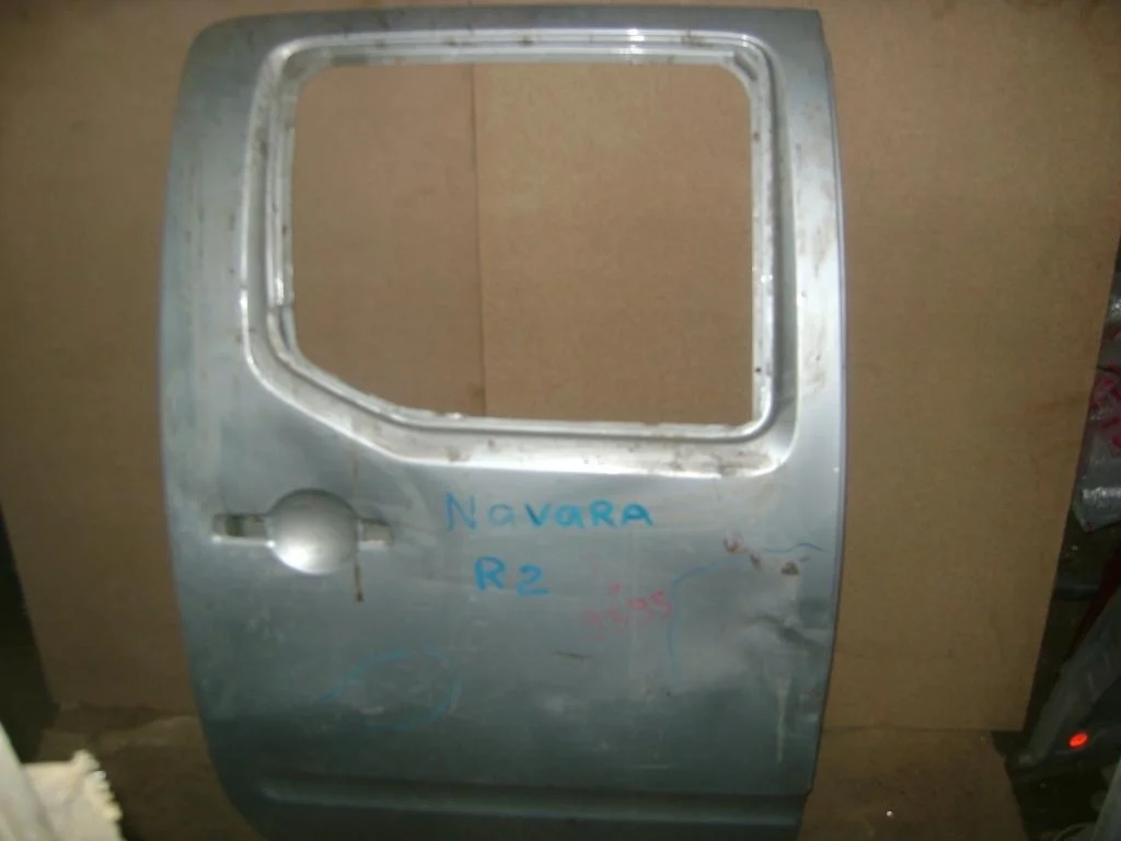 Дверь задняя правая Nissan Navara D40