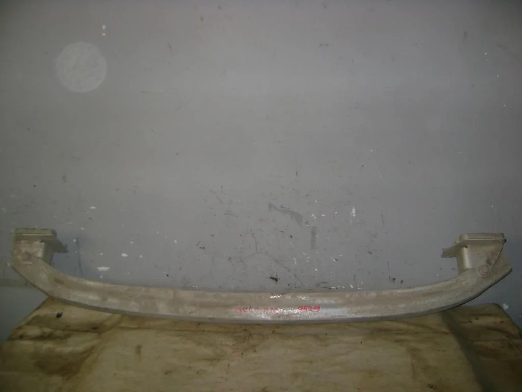 Усилитель заднего бампера Renault Megane 2 2004