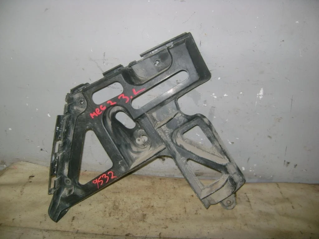 Кронштейн заднего бампера левый Renault Megane 2 2004