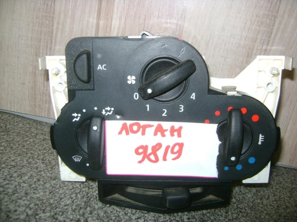 Блок управления отопителем Renault Logan 1 2009 L90