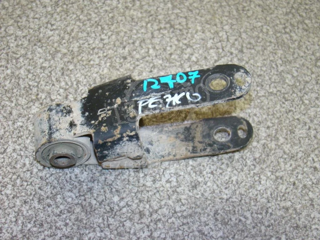 Опора двигателя задняя Peugeot 206 2006