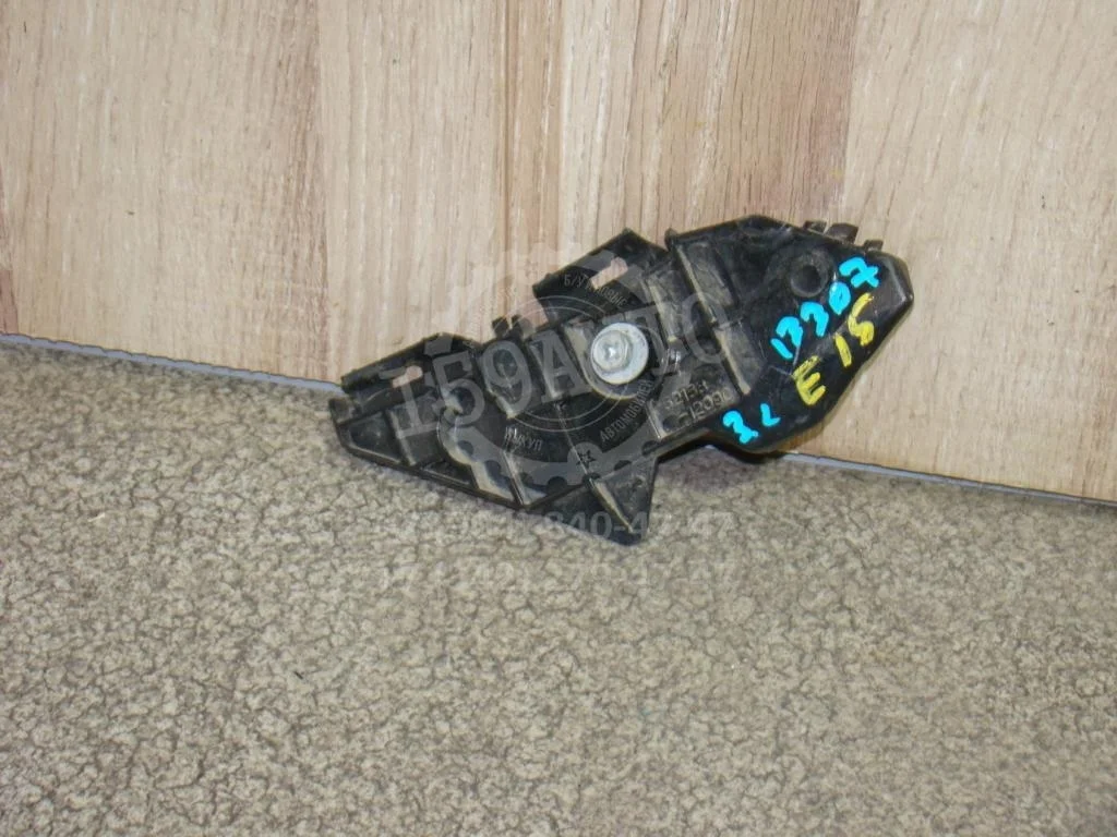 Кронштейн заднего бампера левый Toyota Corolla 2008 E150