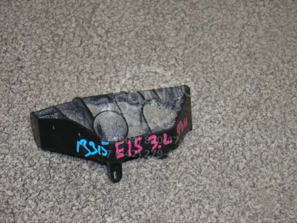 Кронштейн заднего бампера левый Toyota Corolla 2008 E150