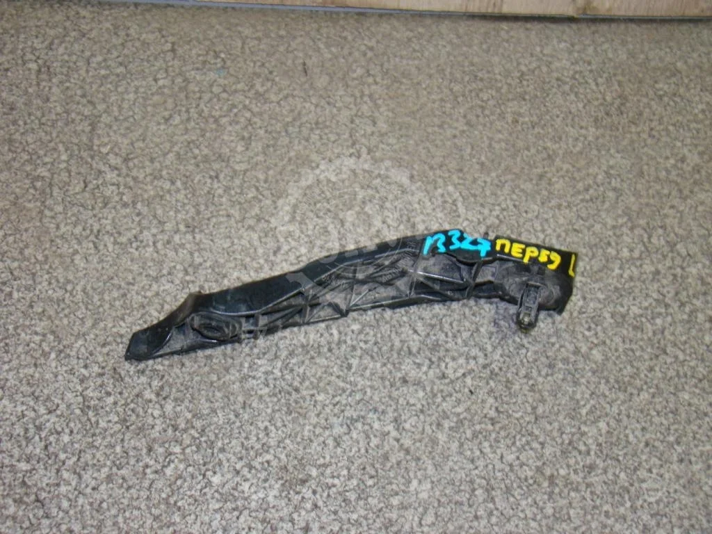 Кронштейн заднего бампера левый Toyota RAV4 A30