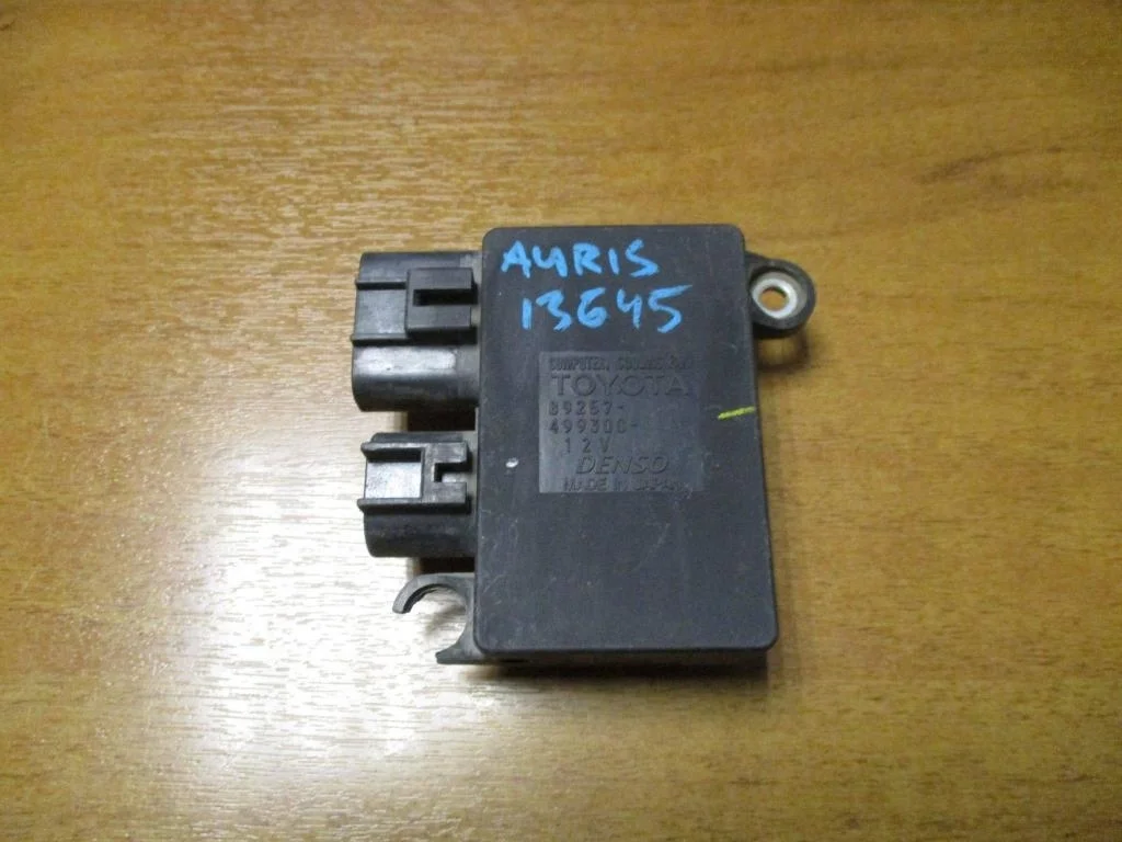 Блок управления вентилятором Toyota Auris 2007 E150