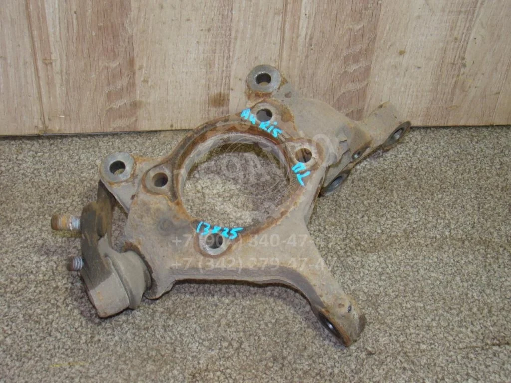 Кулак поворотный передний левый Toyota Auris 2007 E150