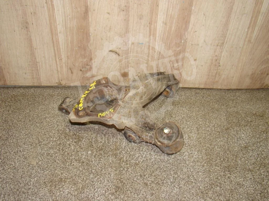 Кулак поворотный задний правый Toyota Camry XV40