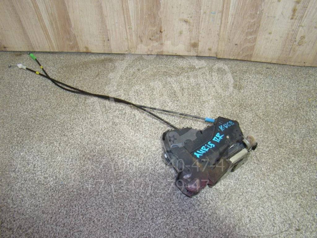 Замок двери передней правой Toyota Auris 2007 E150