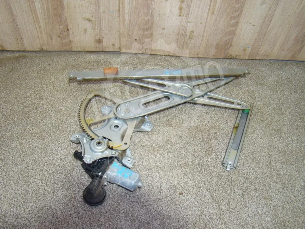 Стеклоподъемник передний правый Toyota Auris 2007 E150