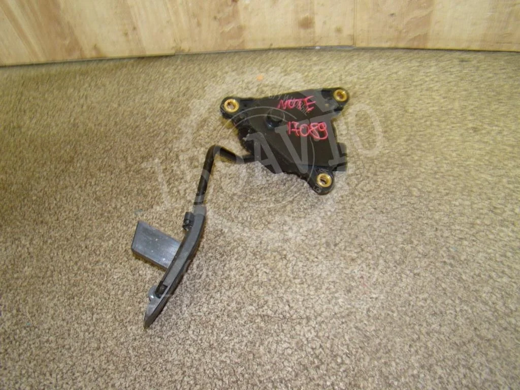 Педаль газа Nissan Note 2008 E11