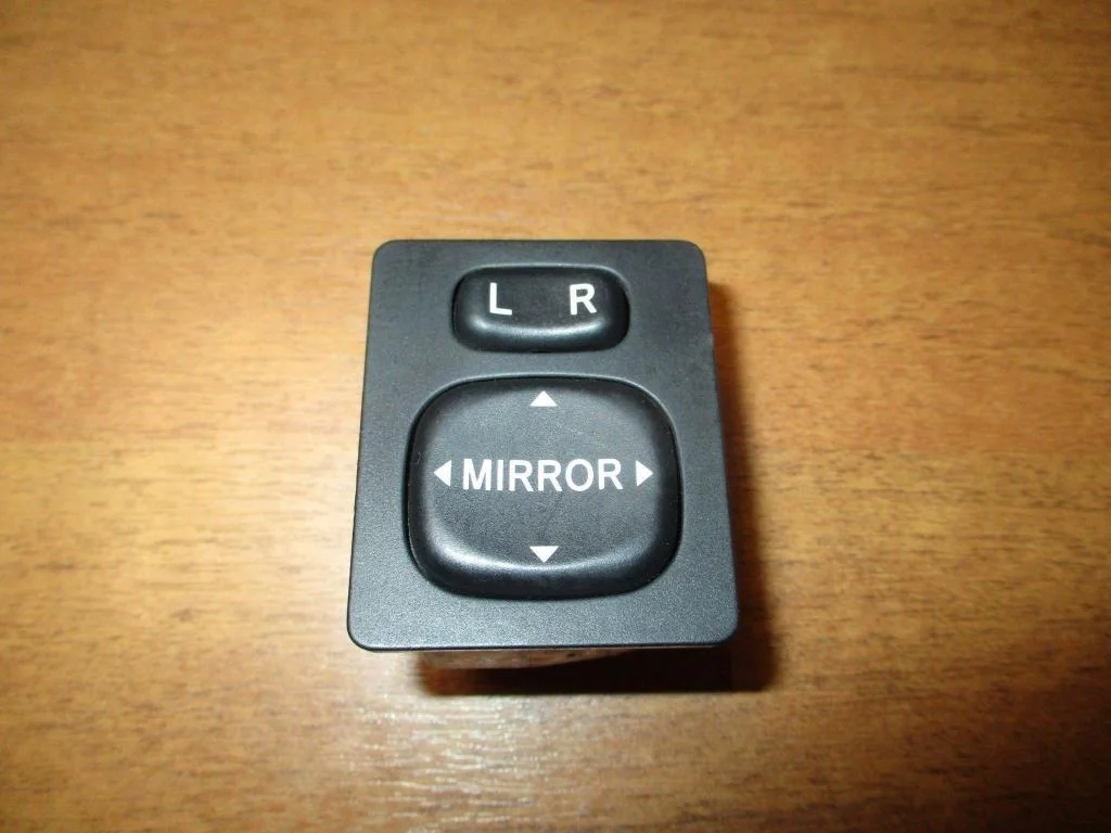 Переключатель регулировки зеркала Toyota Corolla E150