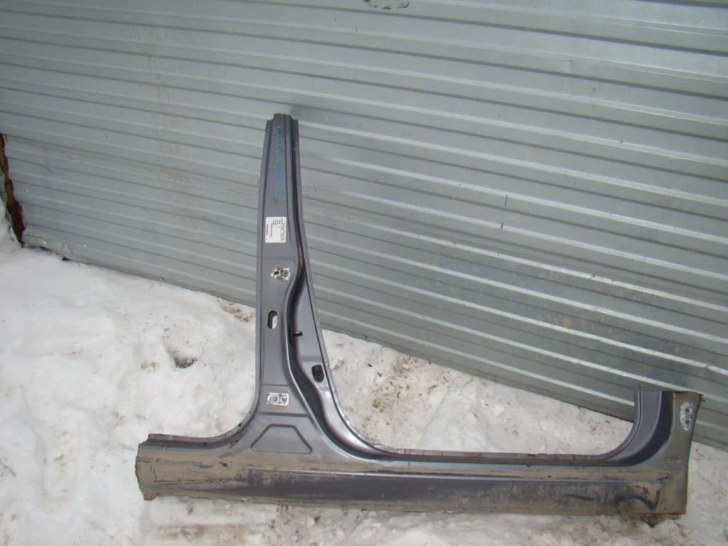 Порог со стойкой правый Nissan Note 2008 E11