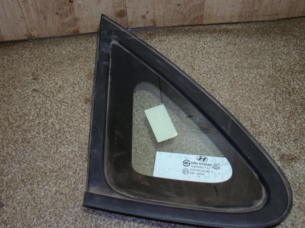 Стекло кузовное глухое левое Hyundai Elantra HD