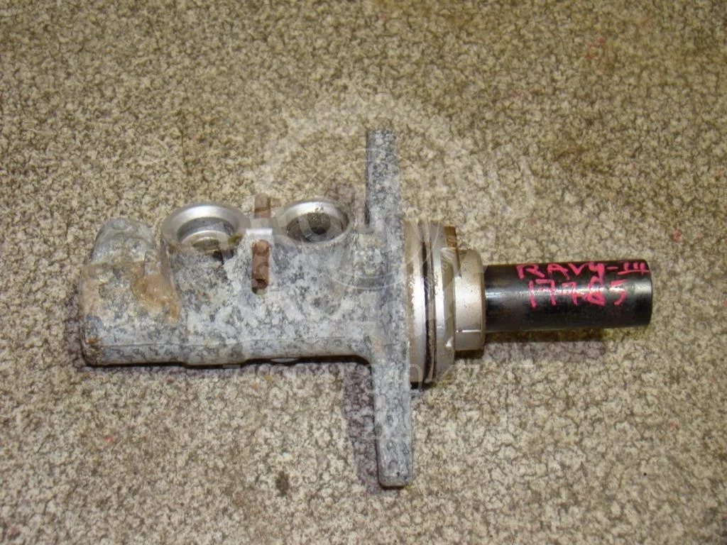 Цилиндр тормозной главный Toyota RAV4 A30