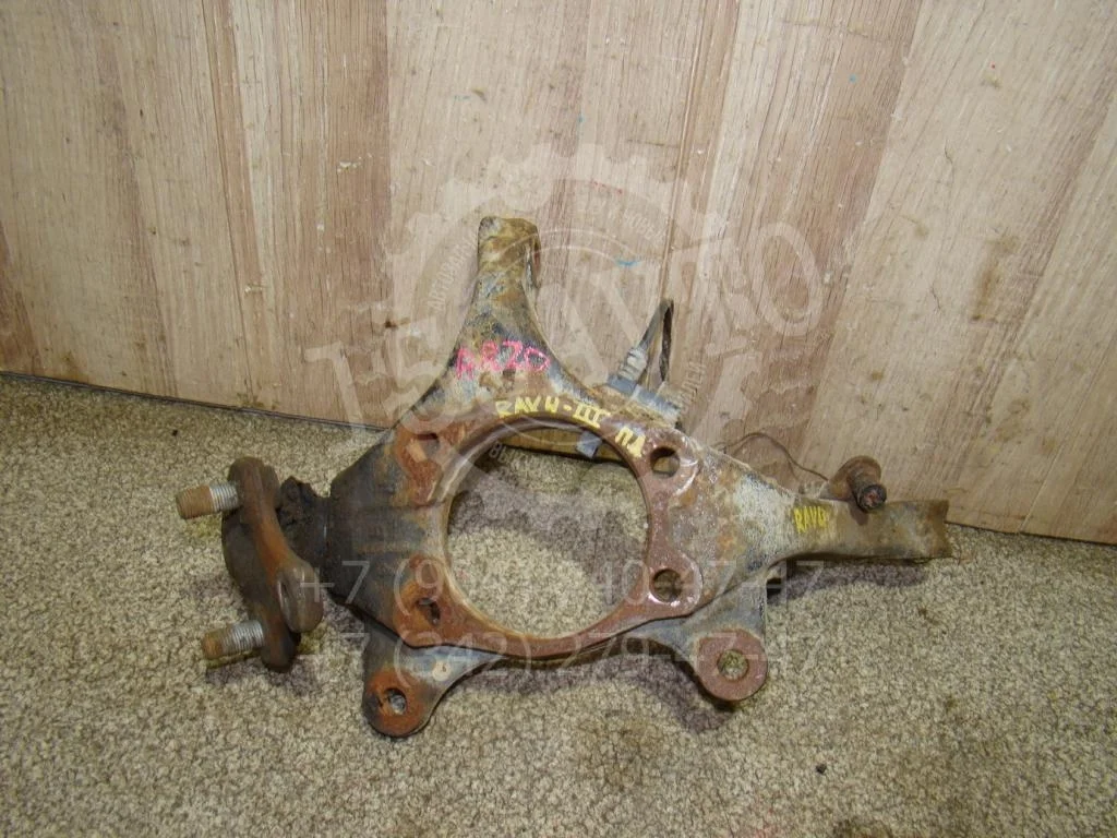 Кулак поворотный передний правый Toyota RAV4 A30