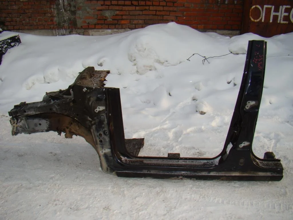 Порог со стойкой левый Ford Focus 2008