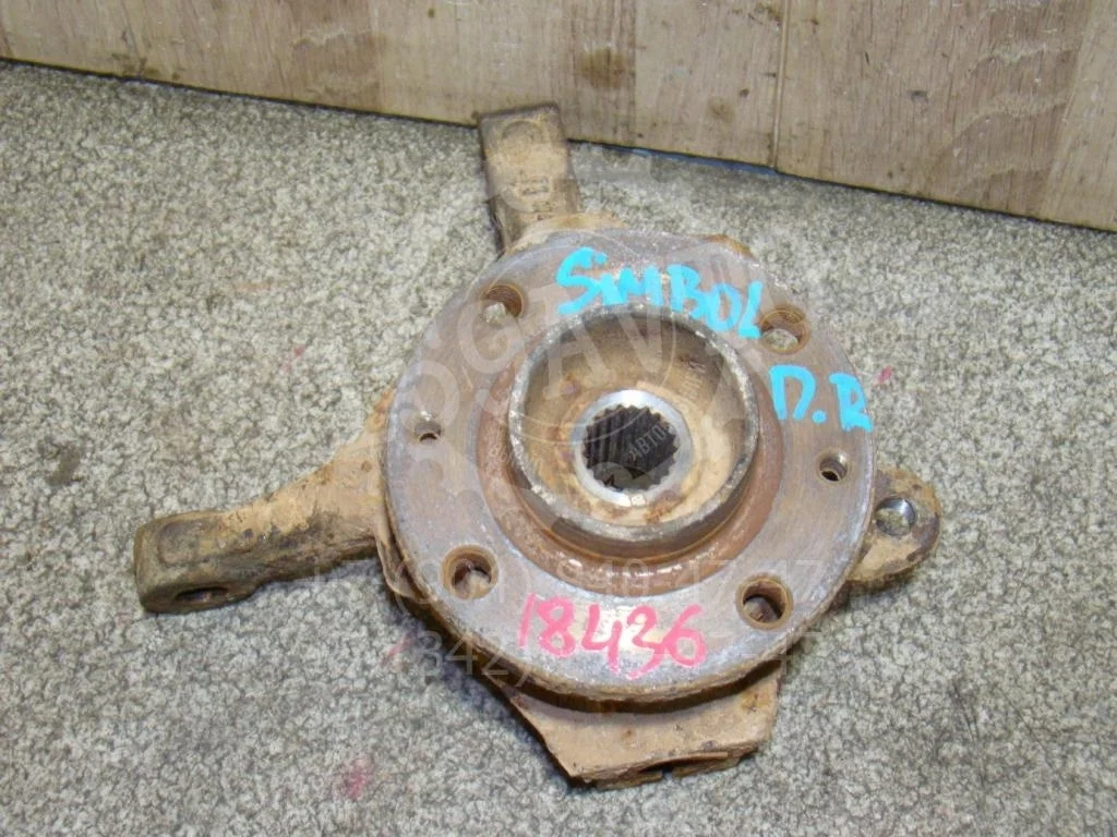 Кулак поворотный передний правый Renault Symbol 1 2004