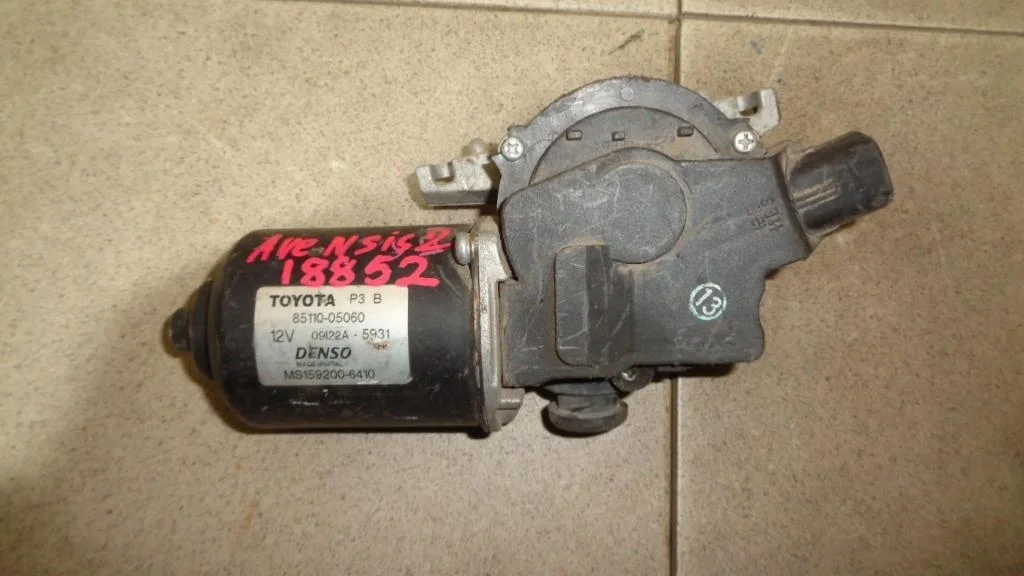 Моторчик дворников передний Toyota Avensis 2 T250