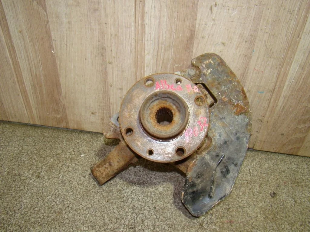 Кулак поворотный передний правый Fiat Albea 178