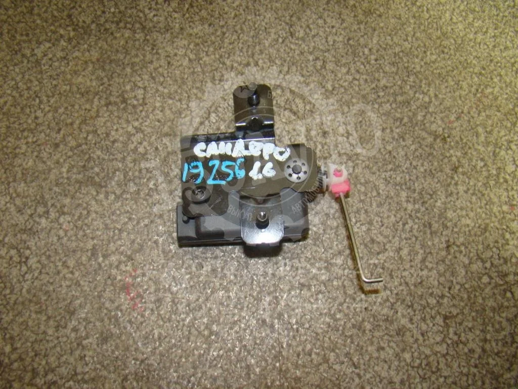 Активатор замка багажника Renault Sandero 1 BS