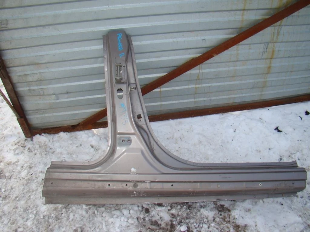 Порог со стойкой правый Nissan Primera P12