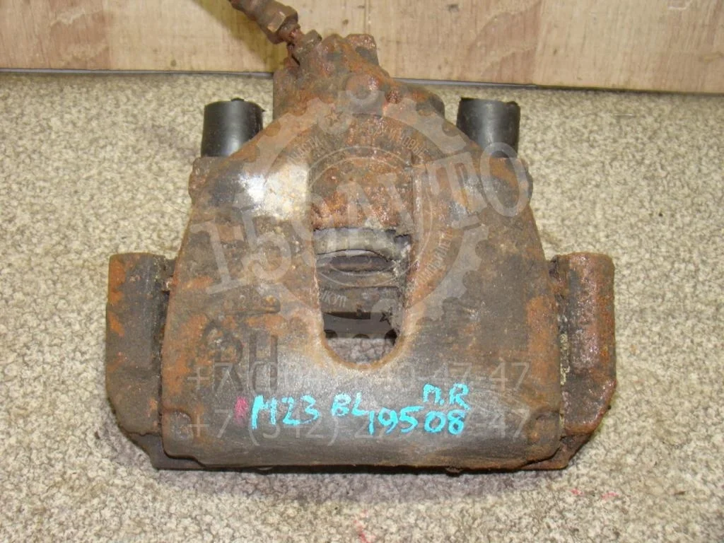 Суппорт передний правый Mazda 3 BL