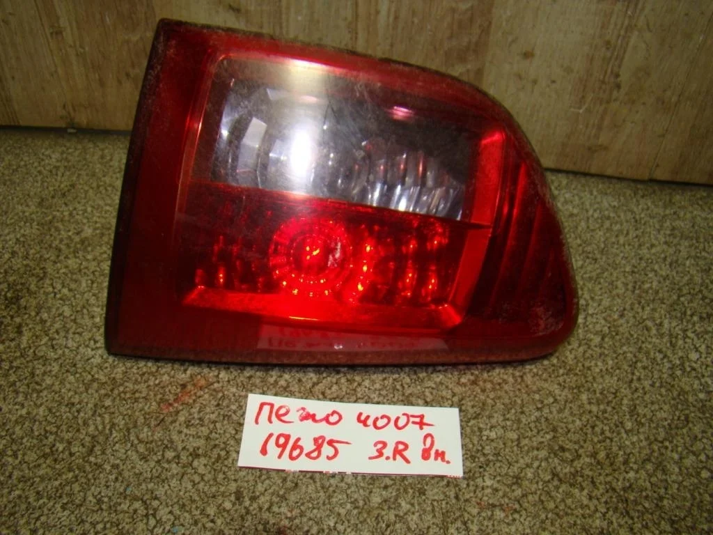 Фонарь задний внутренний правый Peugeot 4007 2008