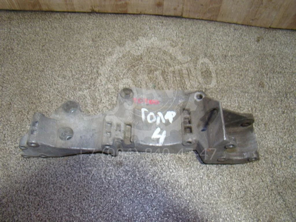 Кронштейн генератора Volkswagen Golf 4