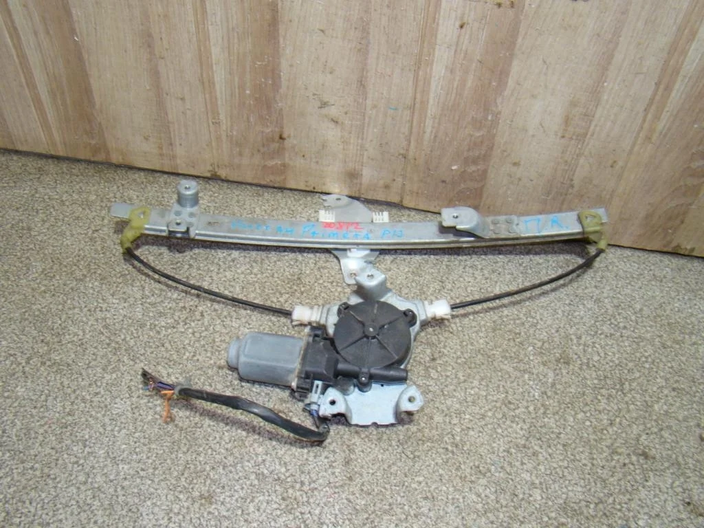 Стеклоподъемник задний правый Nissan Primera P12