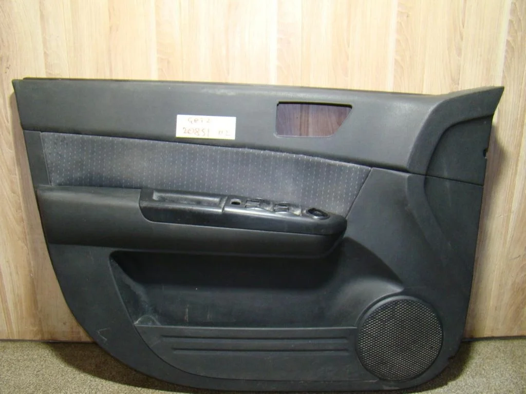 Обшивка двери передней левой Hyundai Getz TB