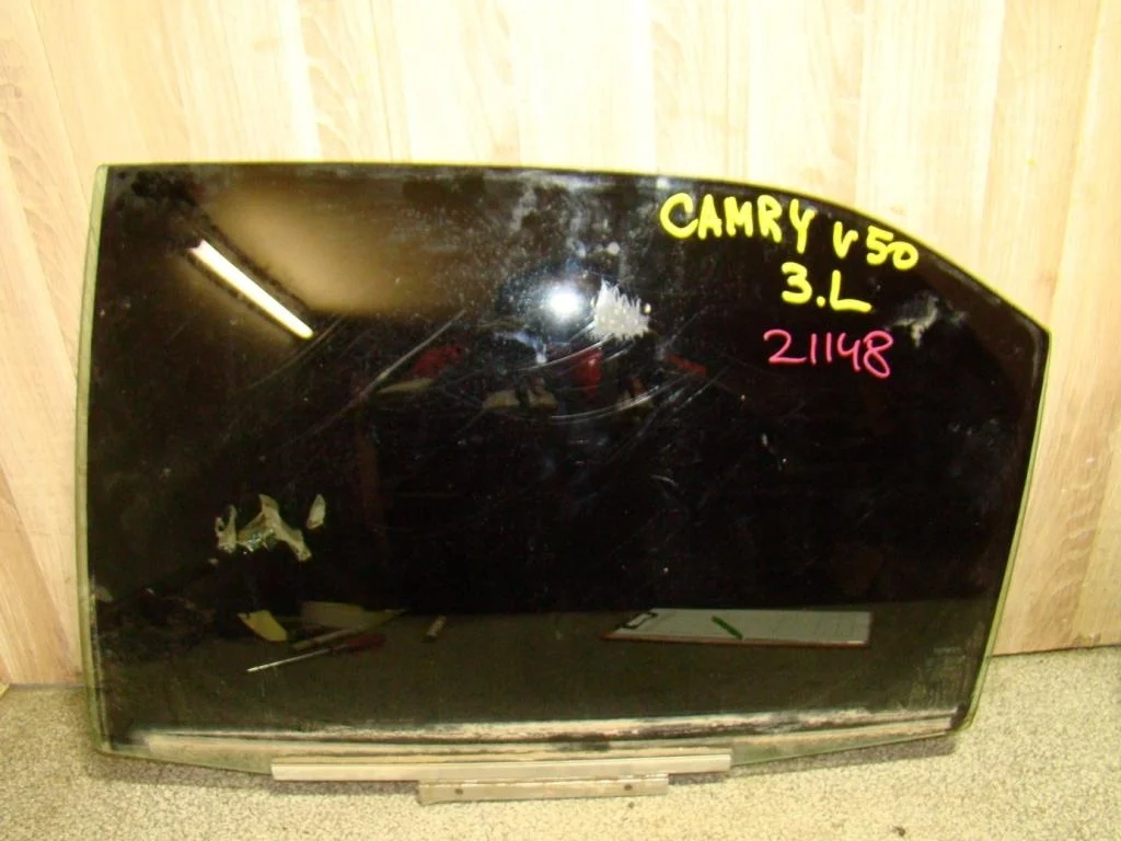 Стекло двери задней левой Toyota Camry XV50