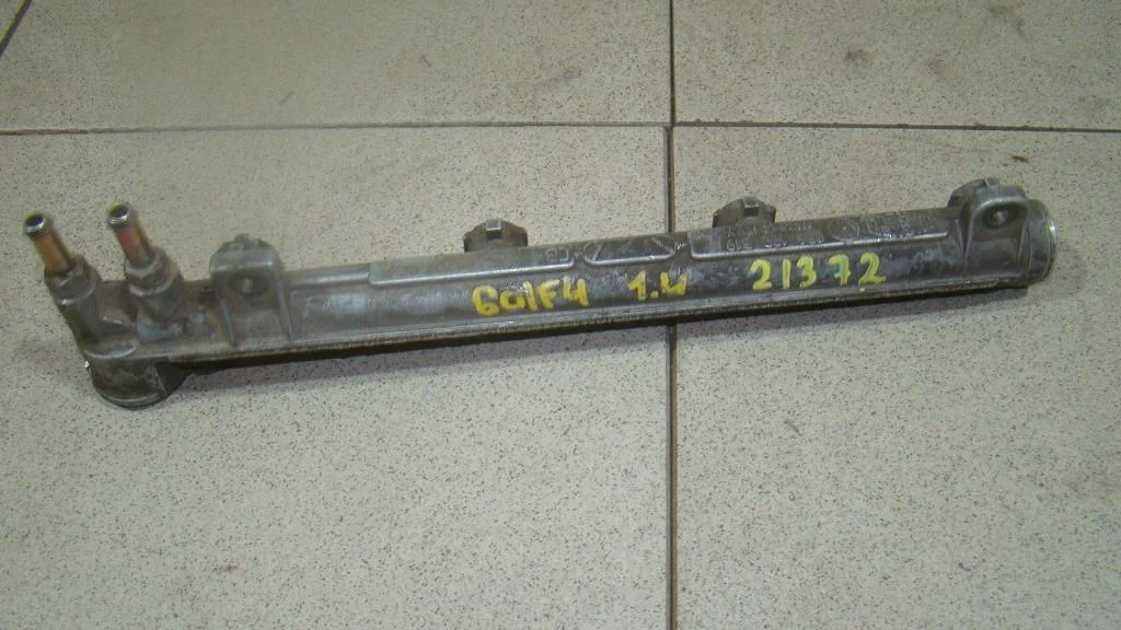 Рейка топливная Volkswagen Golf 4