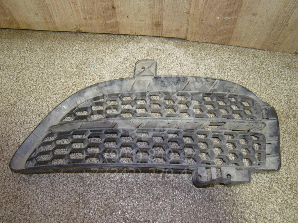 Решетка в бампер левая Volkswagen Touareg 1 GP