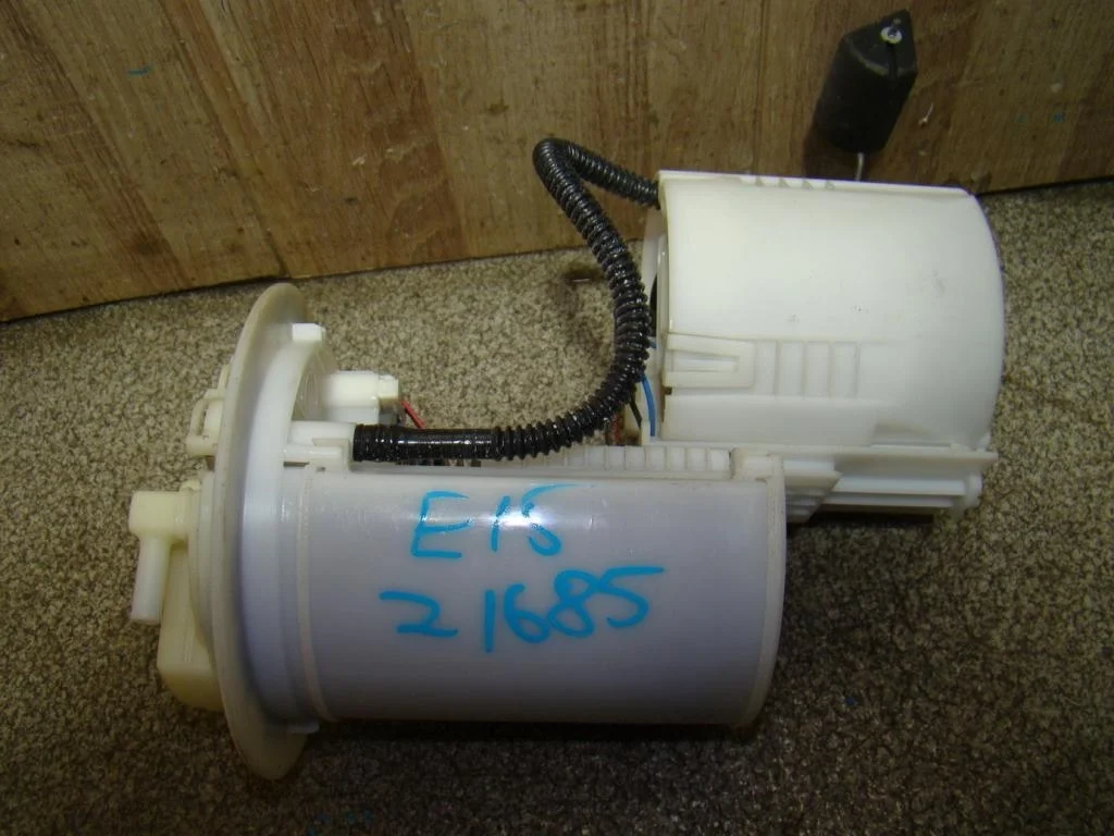 Насос топливный Toyota Corolla E150