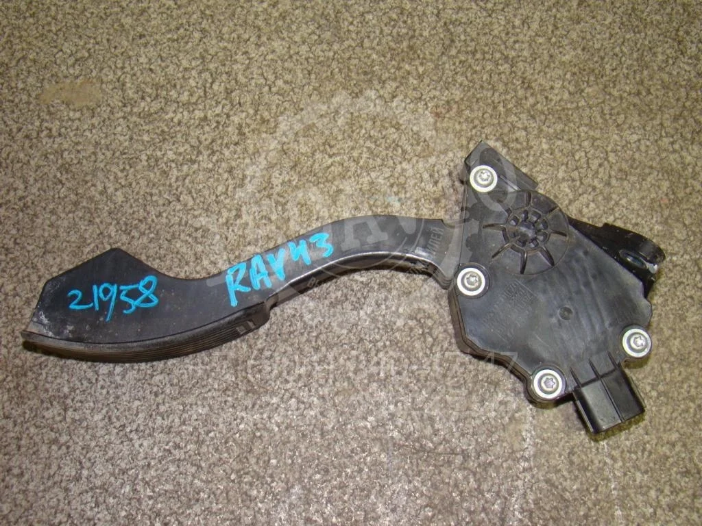 Педаль газа Toyota RAV4 A30