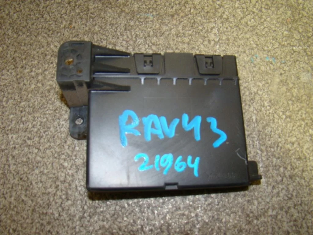 Блок электронный Toyota RAV4 A30